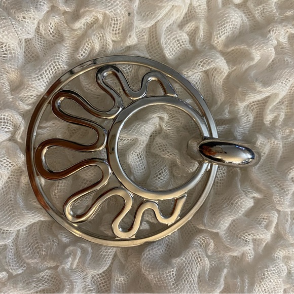 Vintage Sarah Coventry stamped silver long necklace with circular pendant - Picture 2 of 9
